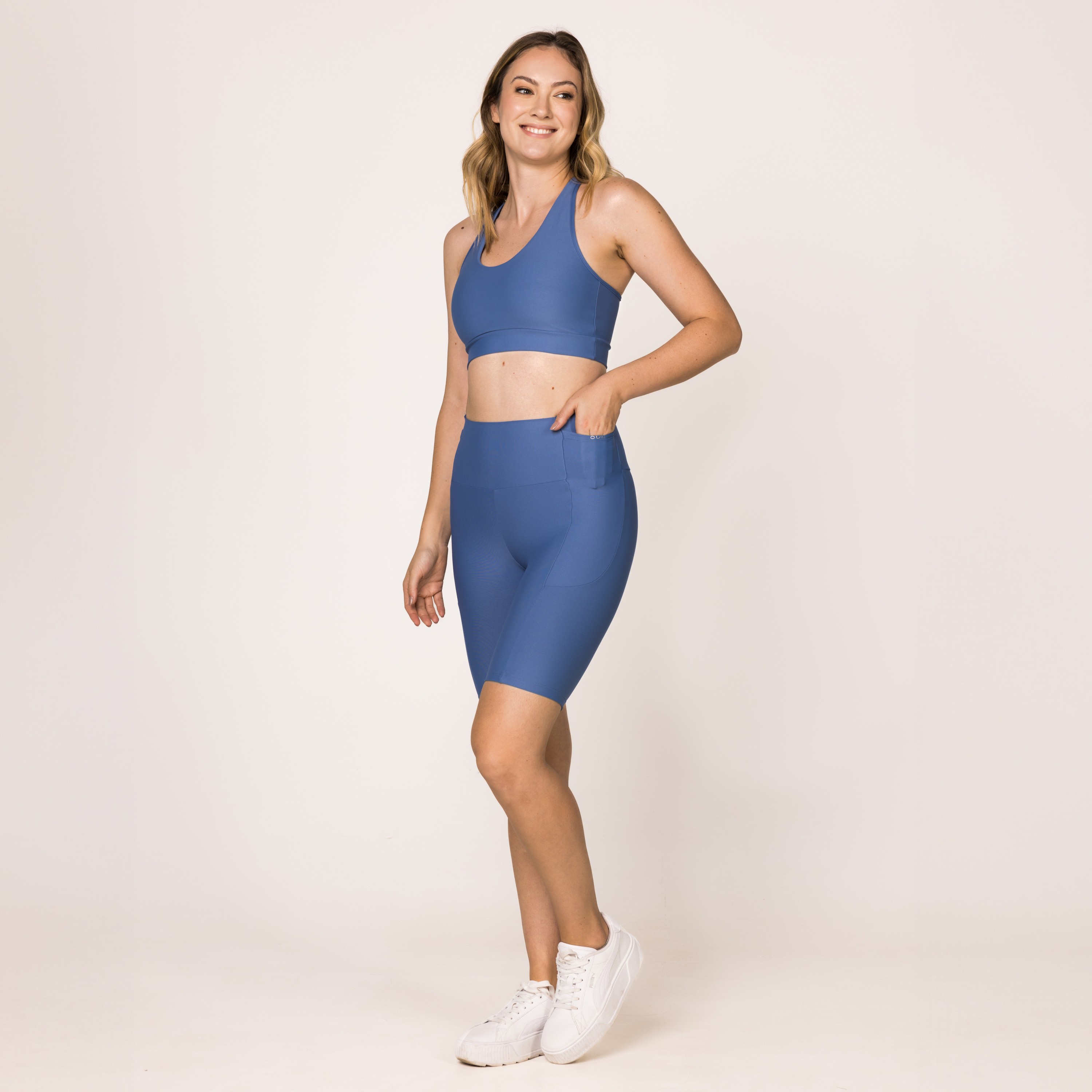 Bermuda com Bolsos Laterais Azul Inverno