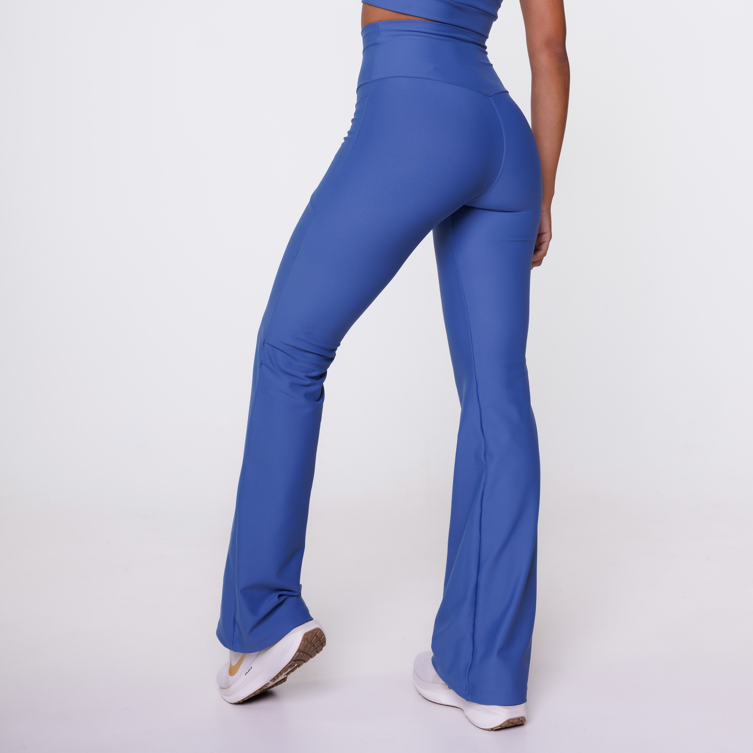 Calça Flare Com Bolsos Laterais Azul Inverno