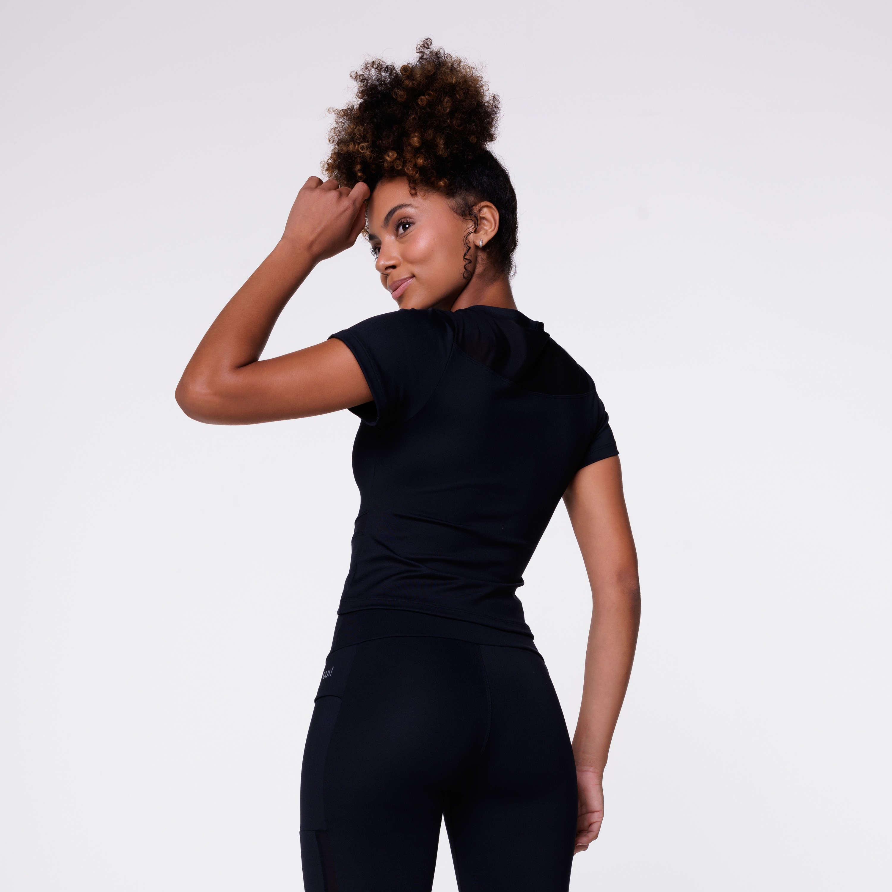 Cropped Recortes em Tule